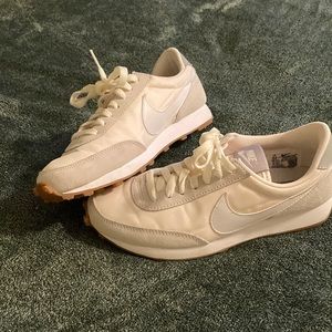 Nike Daybreak size 6.5